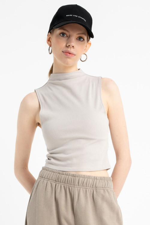 Beżowy CROP TOP z dzianiny prążkowej