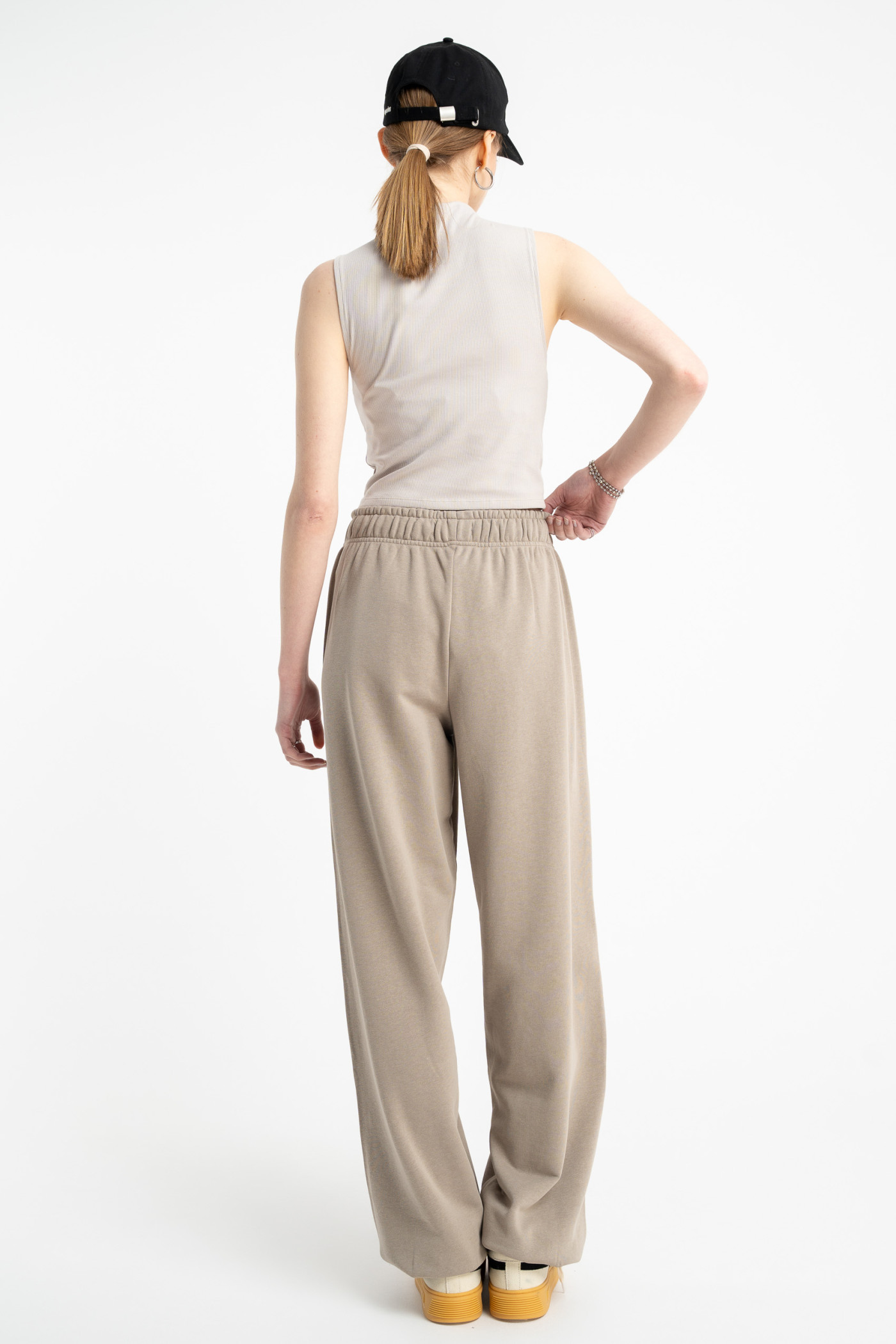Beżowy CROP TOP z dzianiny prążkowej