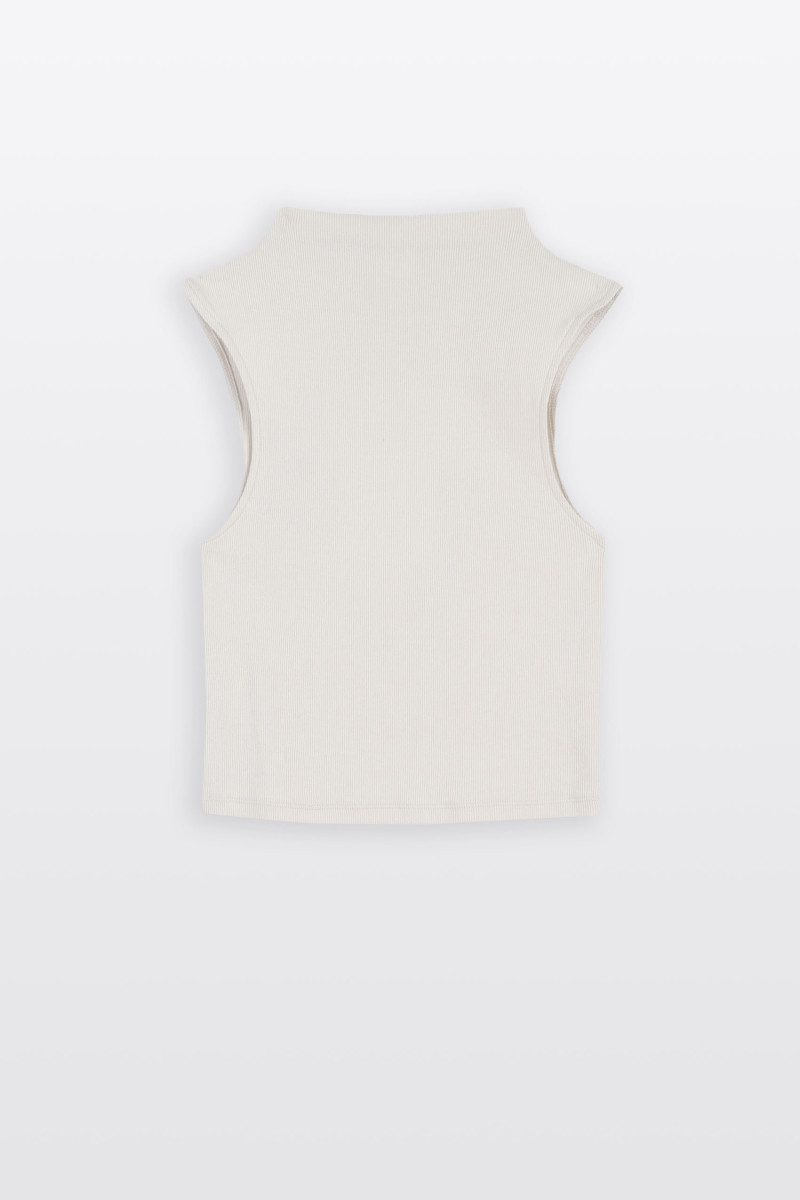 Beżowy CROP TOP z dzianiny prążkowej