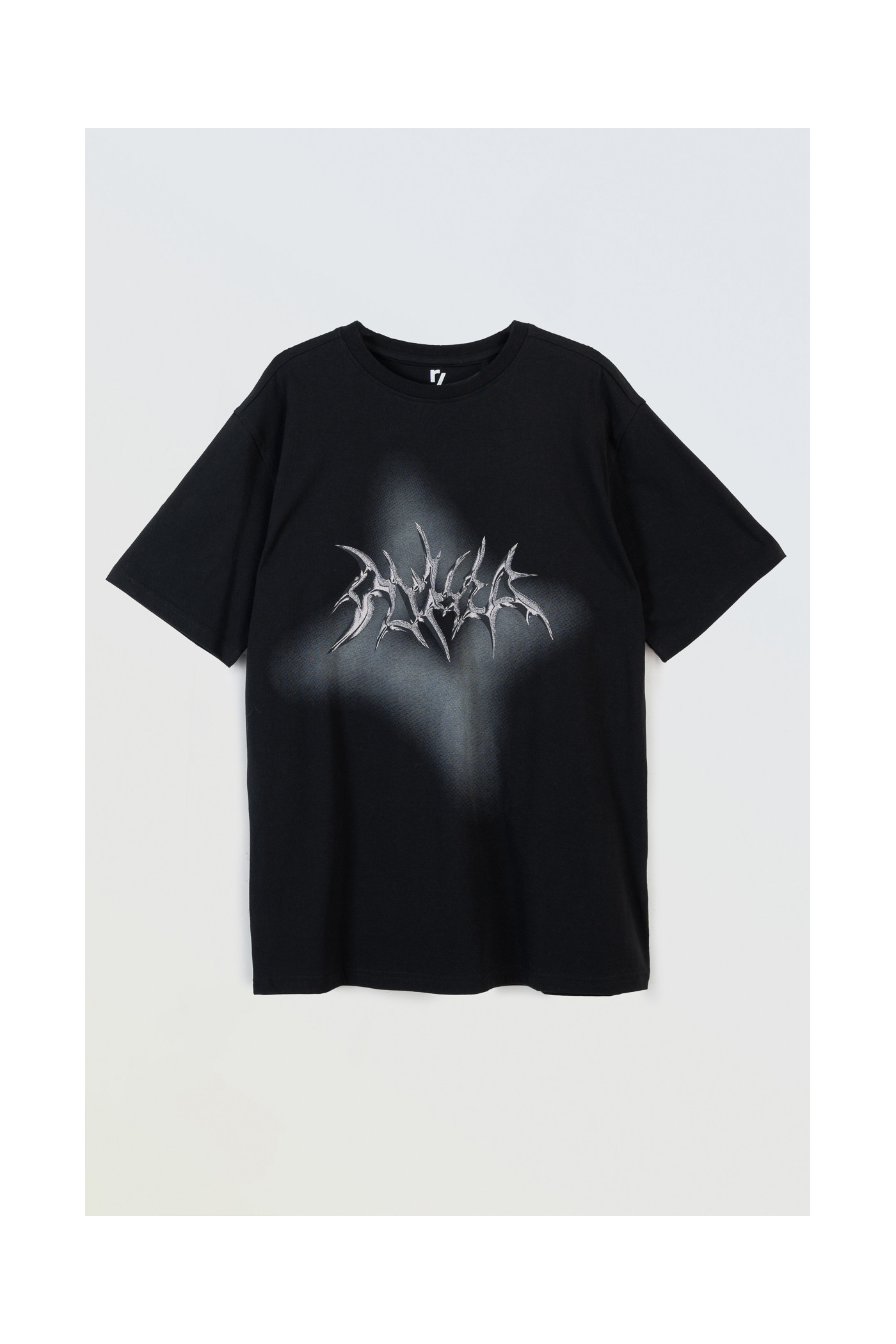 Czarny t-shirt z autorską grafiką z przodu