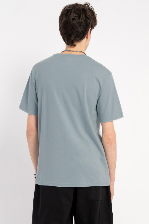 Jasnoniebieski t-shirt z autorską grafiką z przodu
