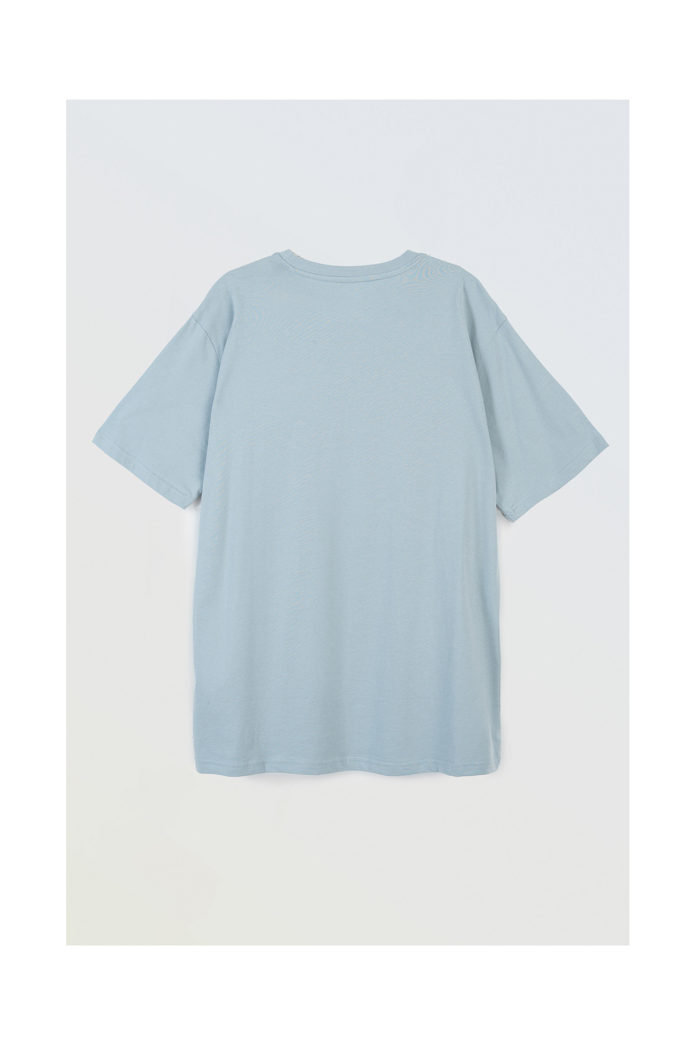Jasnoniebieski t-shirt z autorską grafiką z przodu