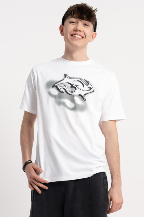 Biały t-shirt z autorską grafiką z przodu