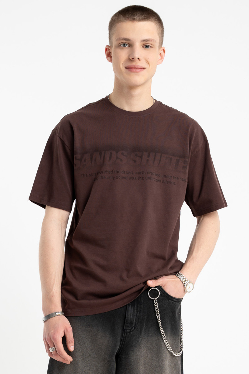 Bordowy t-shirt z autorską grafiką z przodu