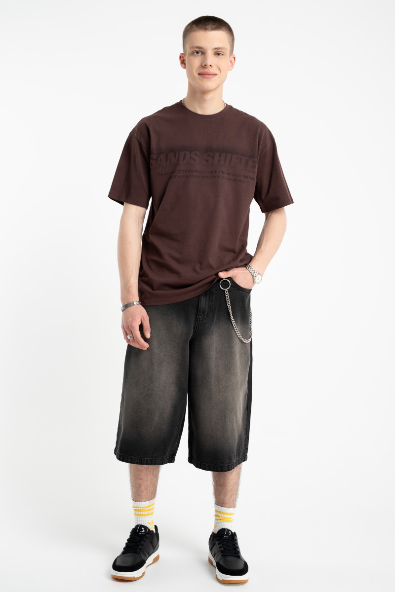 Bordowy t-shirt z autorską grafiką z przodu