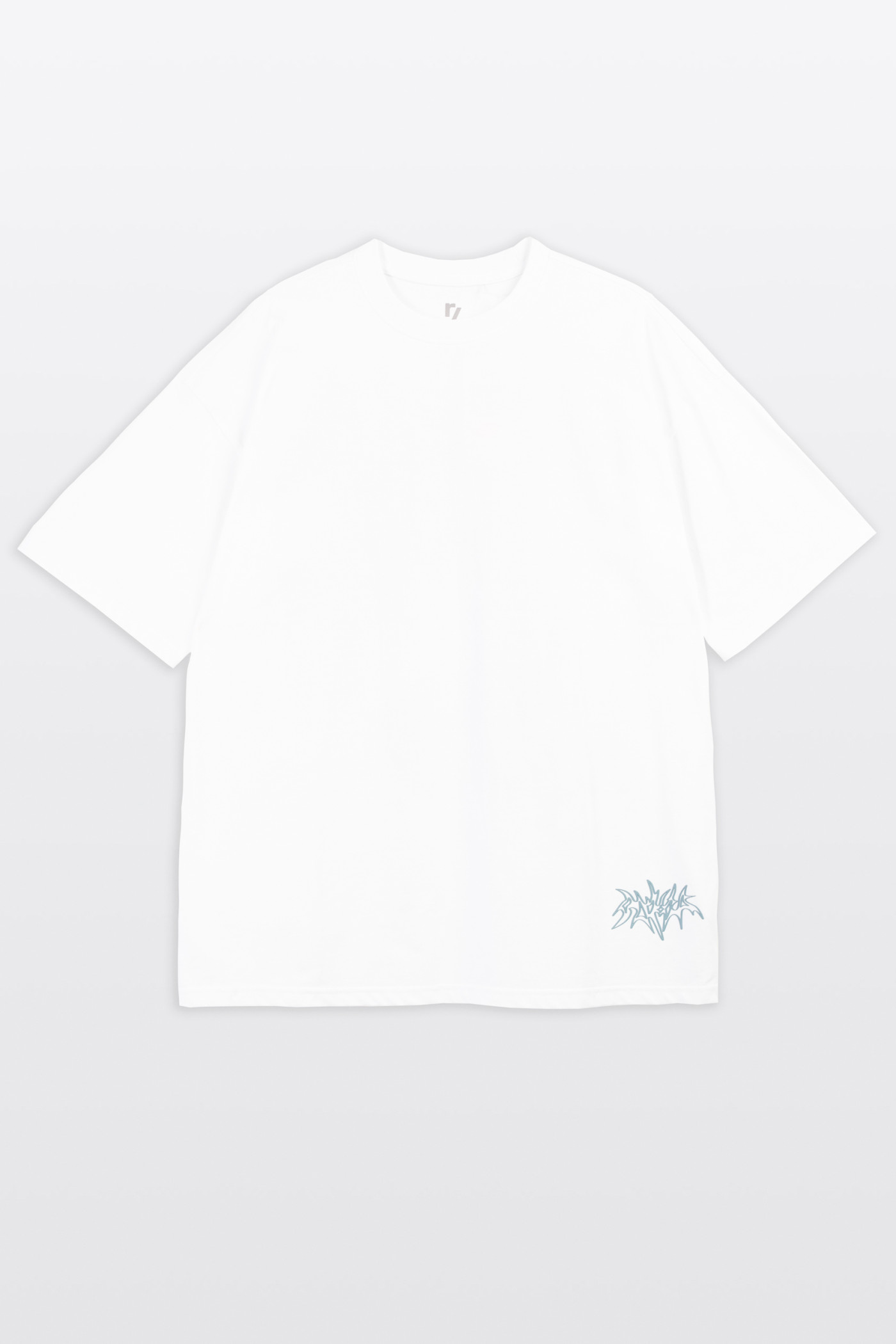 Biały t-shirt z autorską grafiką z tyłu