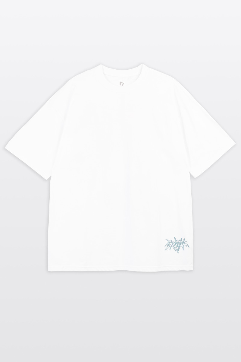 Biały t-shirt z autorską grafiką z tyłu
