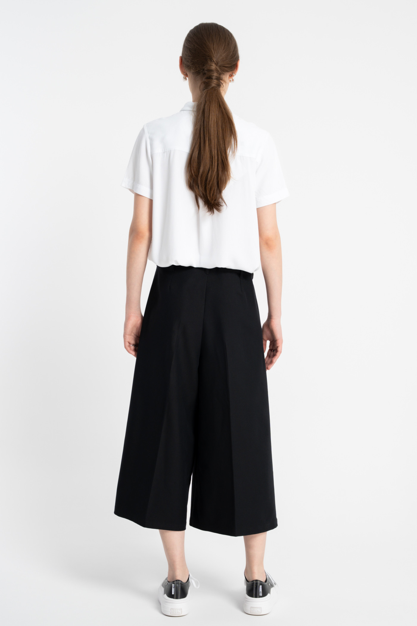 Czarne eleganckie spodnie CULOTY z szerokimi nogawkami w kant