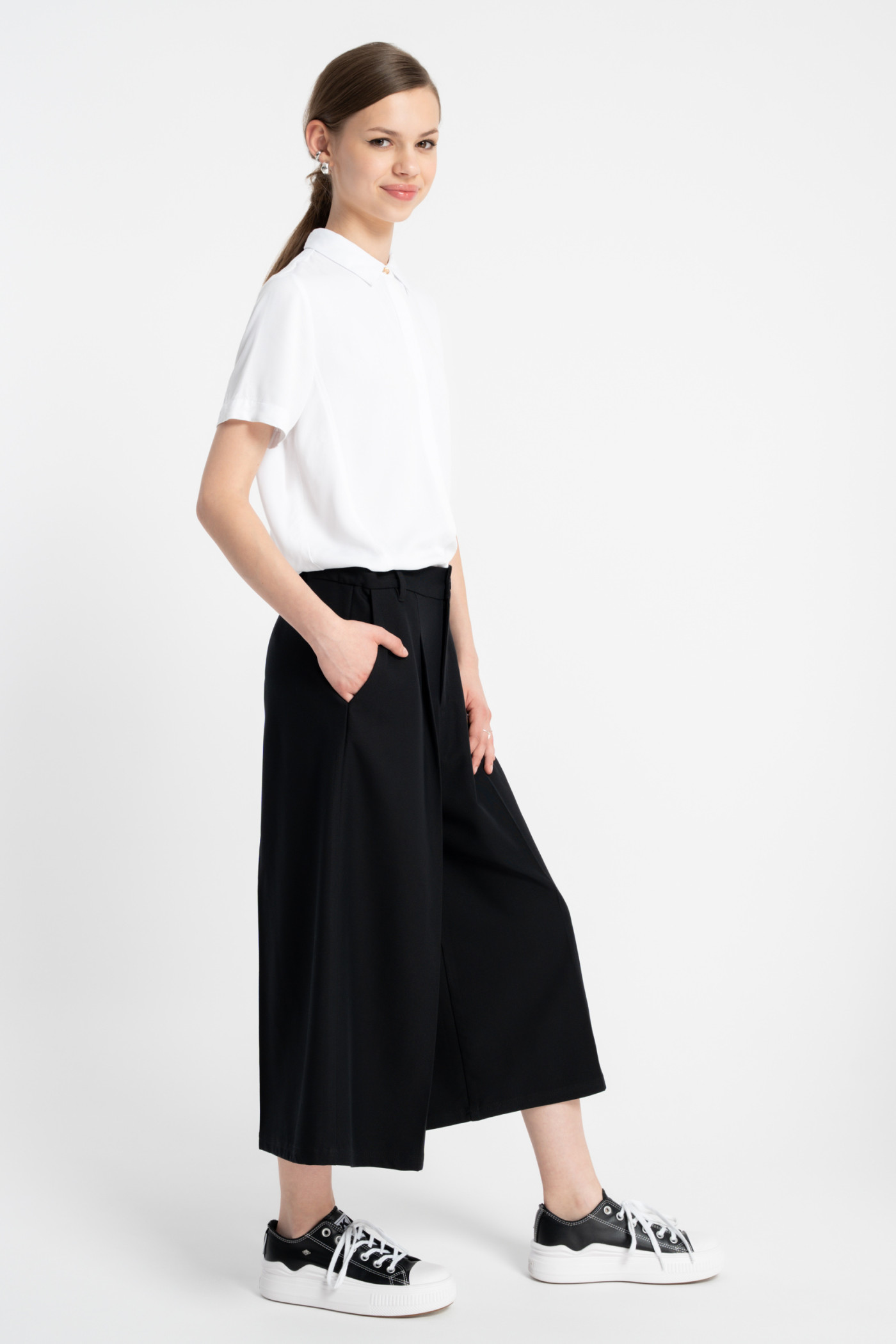 Czarne eleganckie spodnie CULOTY z szerokimi nogawkami w kant
