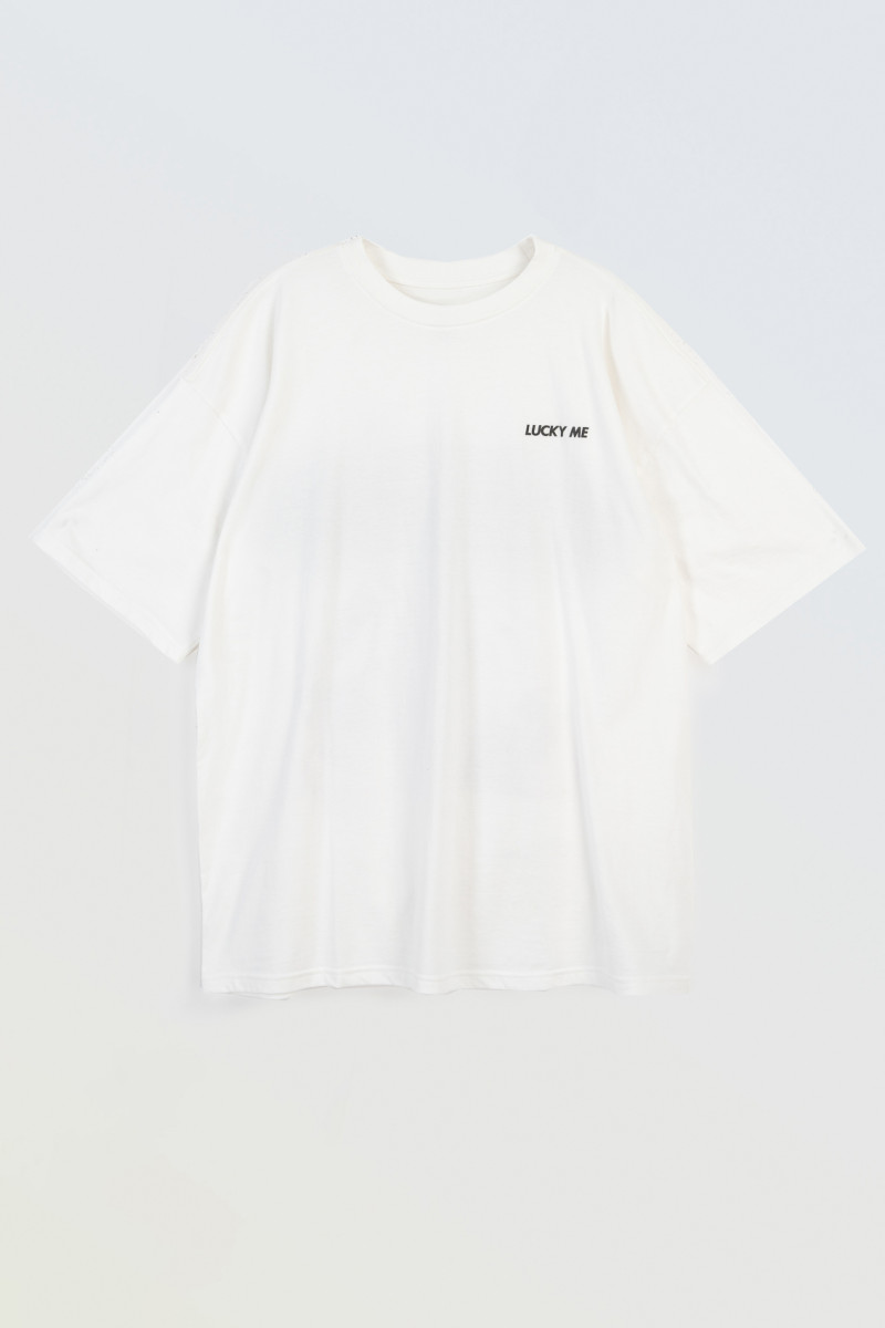 Biały t-shirt z autorską grafiką z tyłu