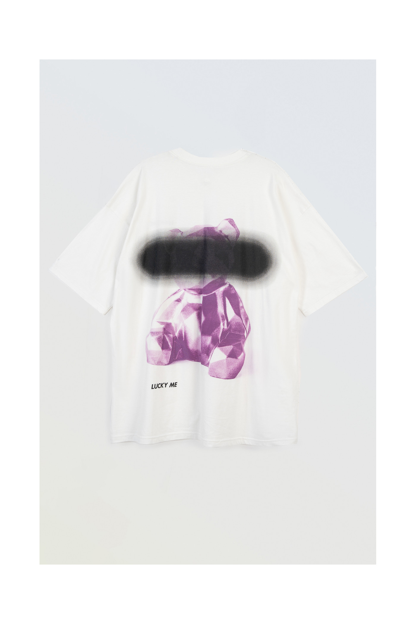 Biały t-shirt z autorską grafiką z tyłu