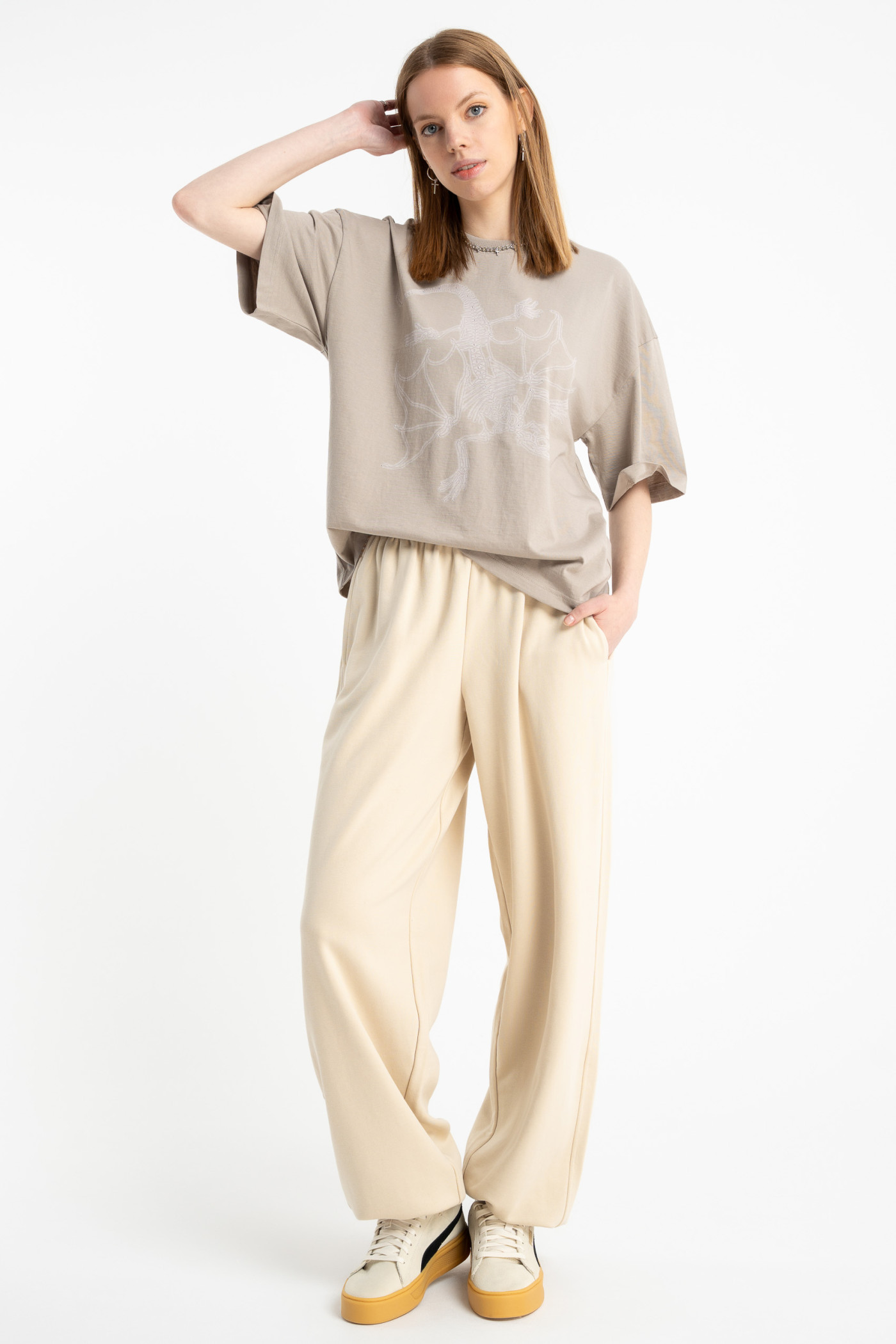 Kremowe spodnie dresowe OVERSIZE bez nadruków