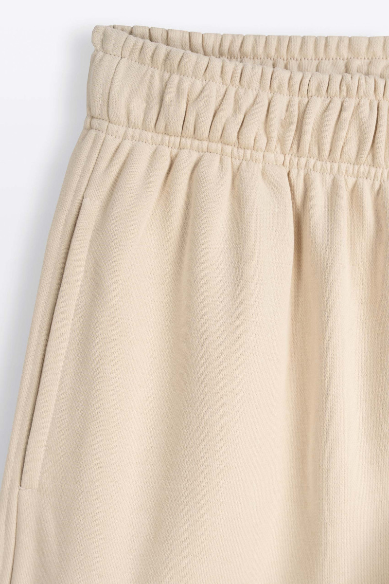 Kremowe spodnie dresowe OVERSIZE bez nadruków