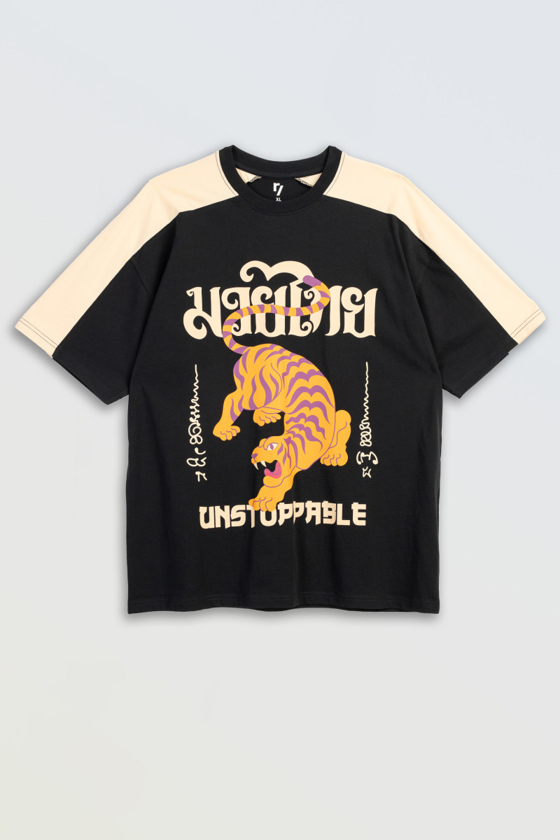 Kolorowy t-shirt z autorską grafiką z przodu