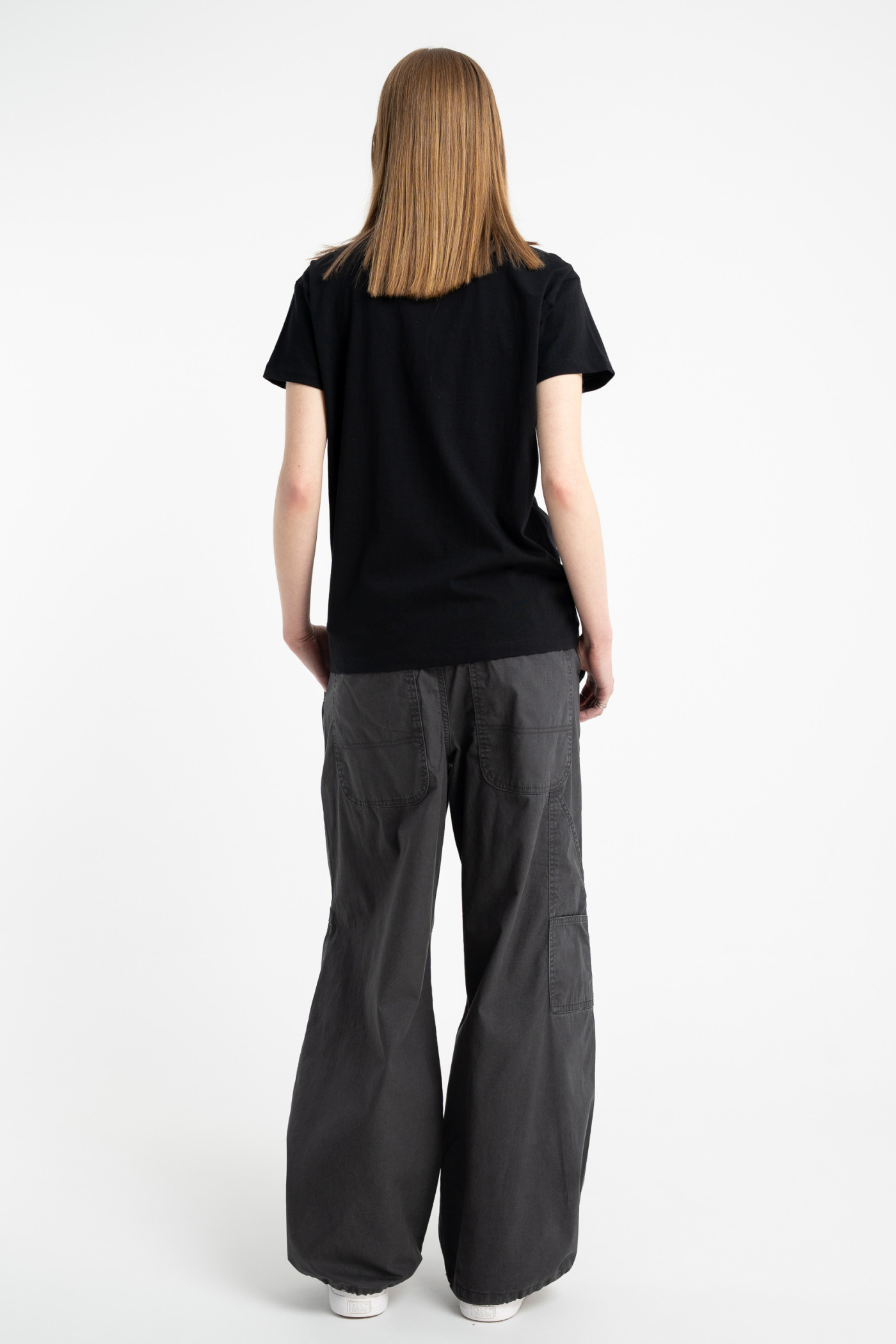 Czarny t-shirt COMFORT z autorską grafiką z przodu