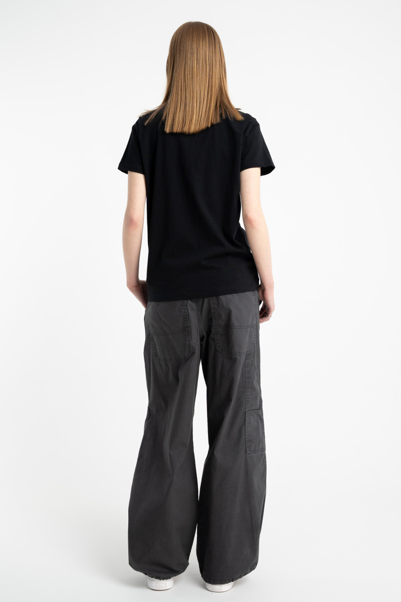 Czarny t-shirt COMFORT z autorską grafiką z przodu