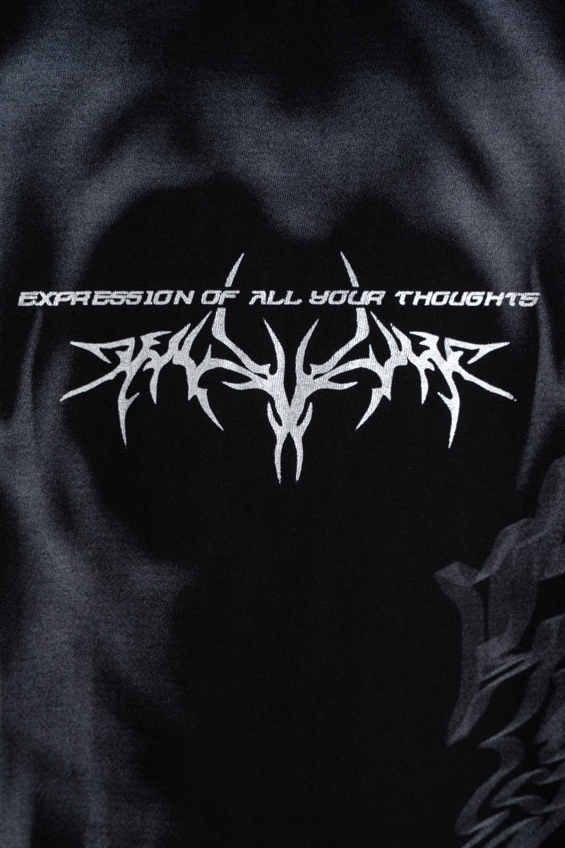 Czarny t-shirt COMFORT z autorską grafiką z przodu