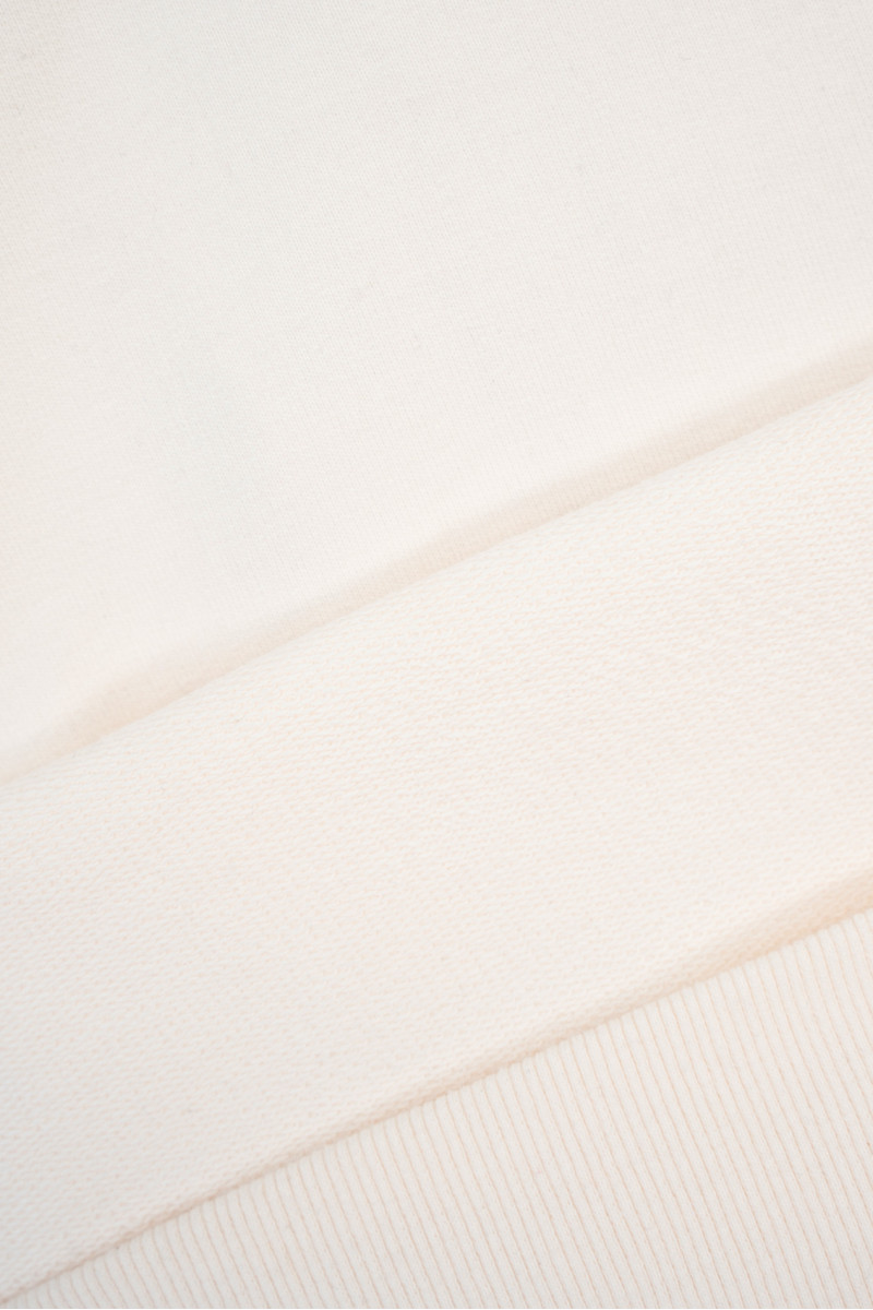 Beżowa bluza REGULAR z kapturem z minimalistycznym nadrukiem z przodu