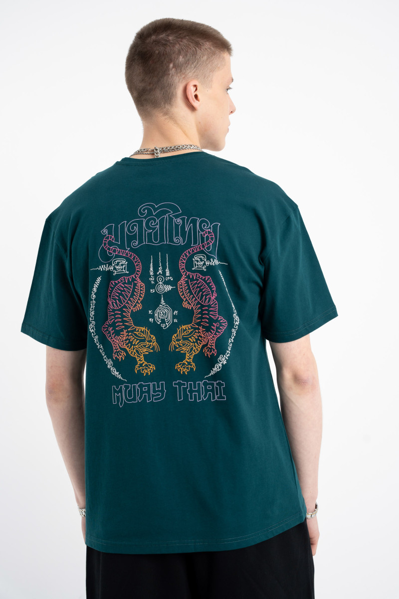 Ciemnozielony t-shirt z autorską grafiką z tyłu