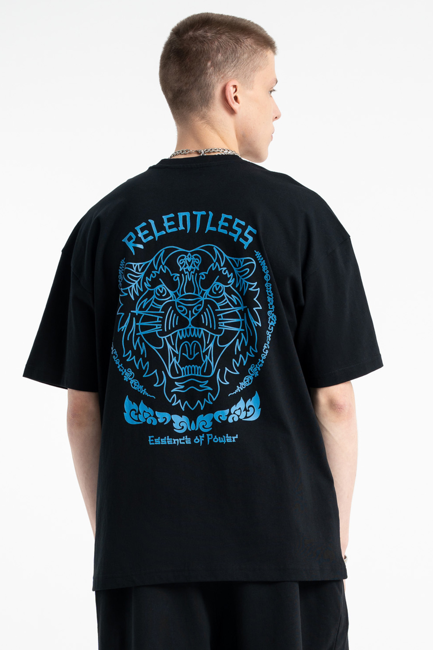 Czarny t-shirt z autorską grafiką z tyłu
