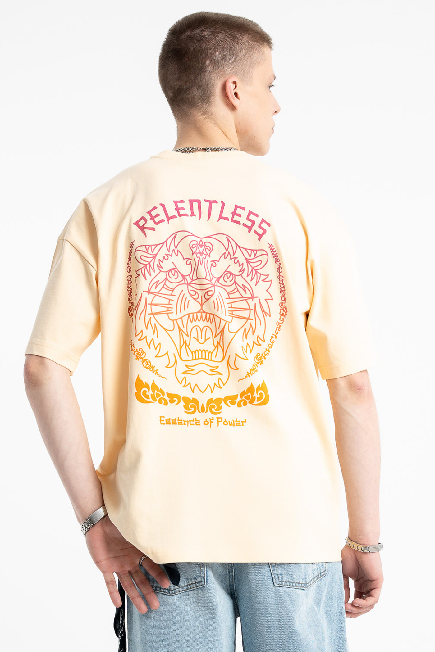 Żółty t-shirt z autorską grafiką z tyłu