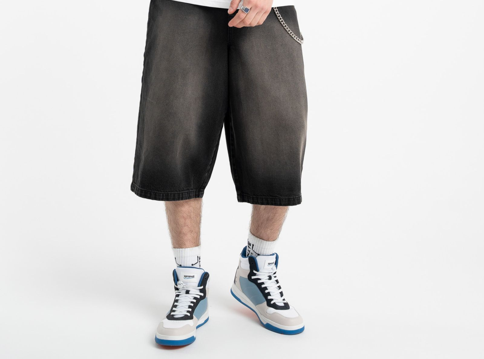Czarne krótkie spodenki jeansowe z przetarciami model JORTS