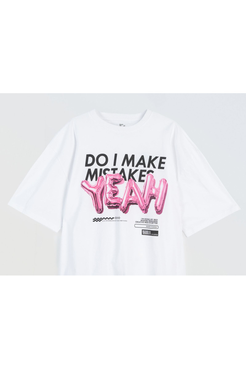 Biały t-shirt z autorską grafiką z przodu, biały