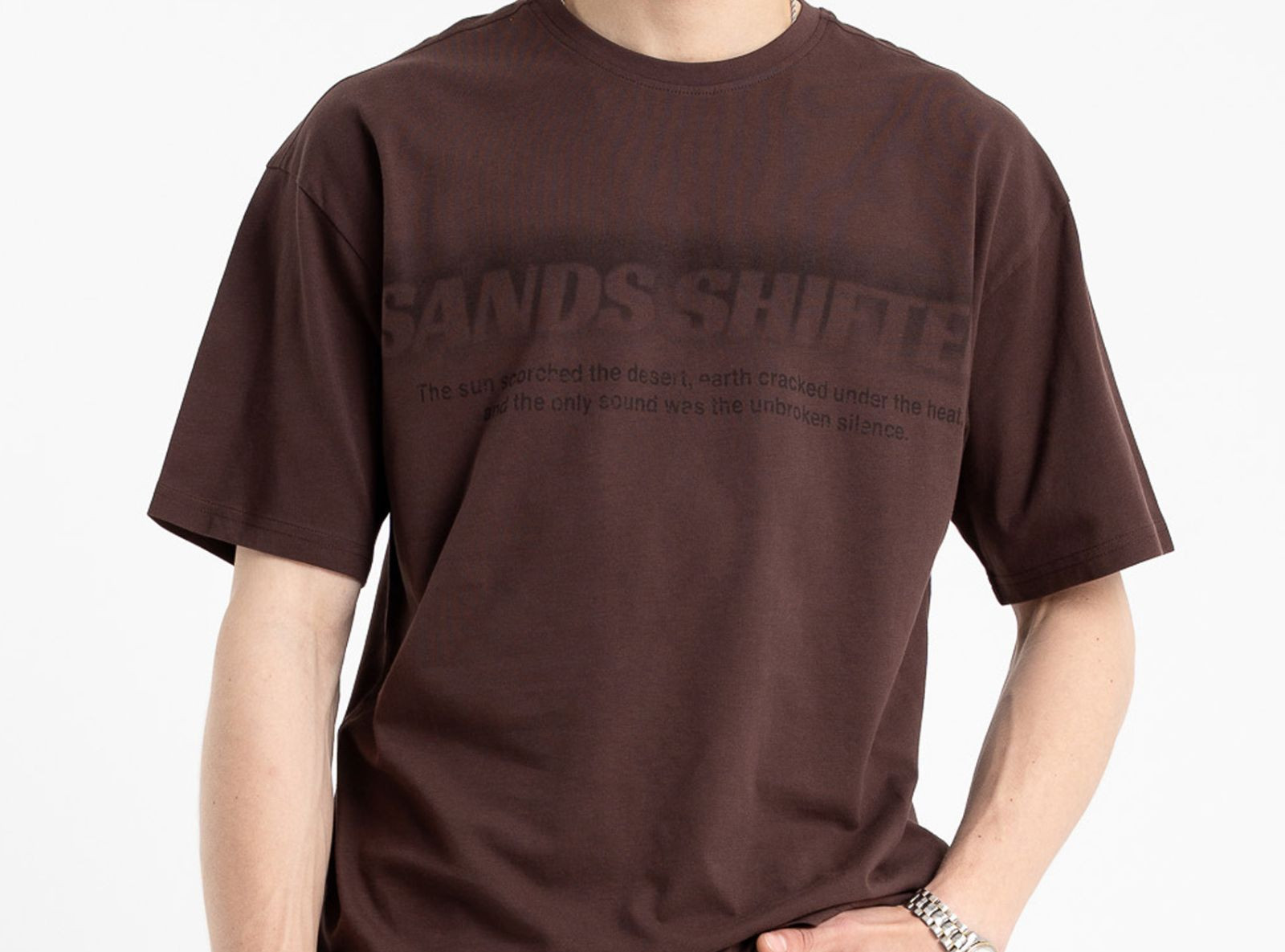 Bordowy t-shirt z autorską grafiką z przodu