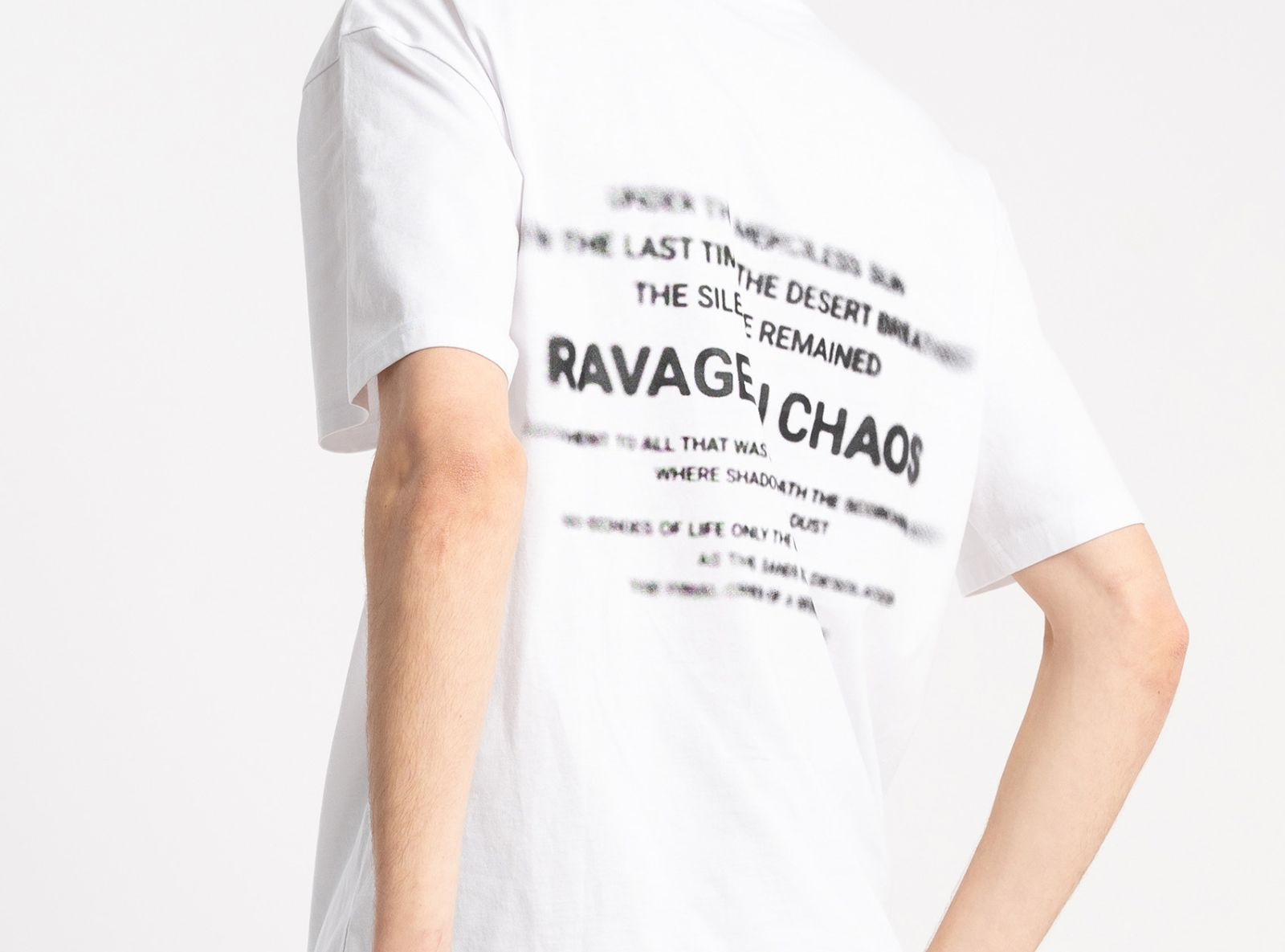Biały t-shirt z nadrukiem z tyłu