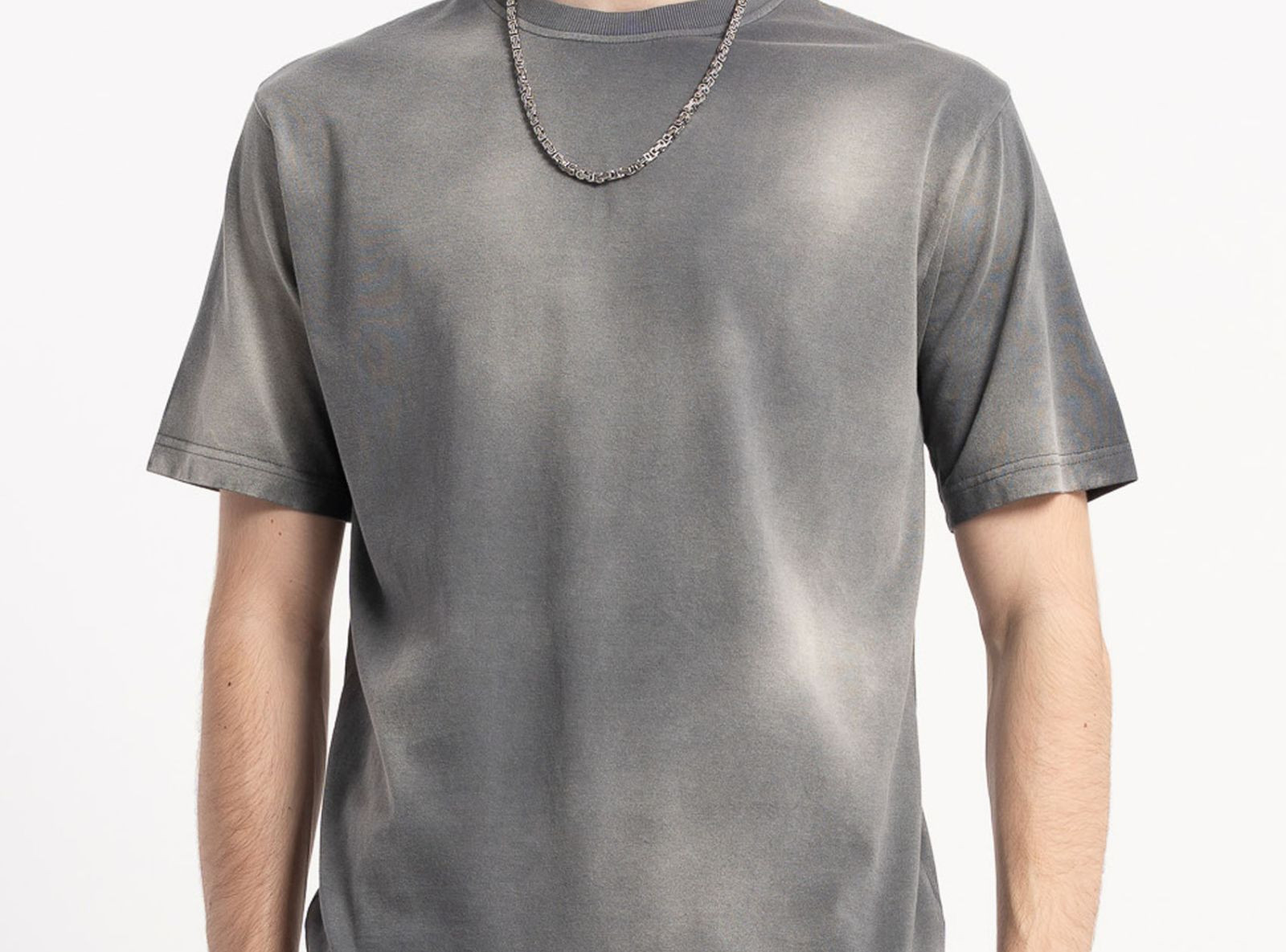 Szary t-shirt z efektem sprania