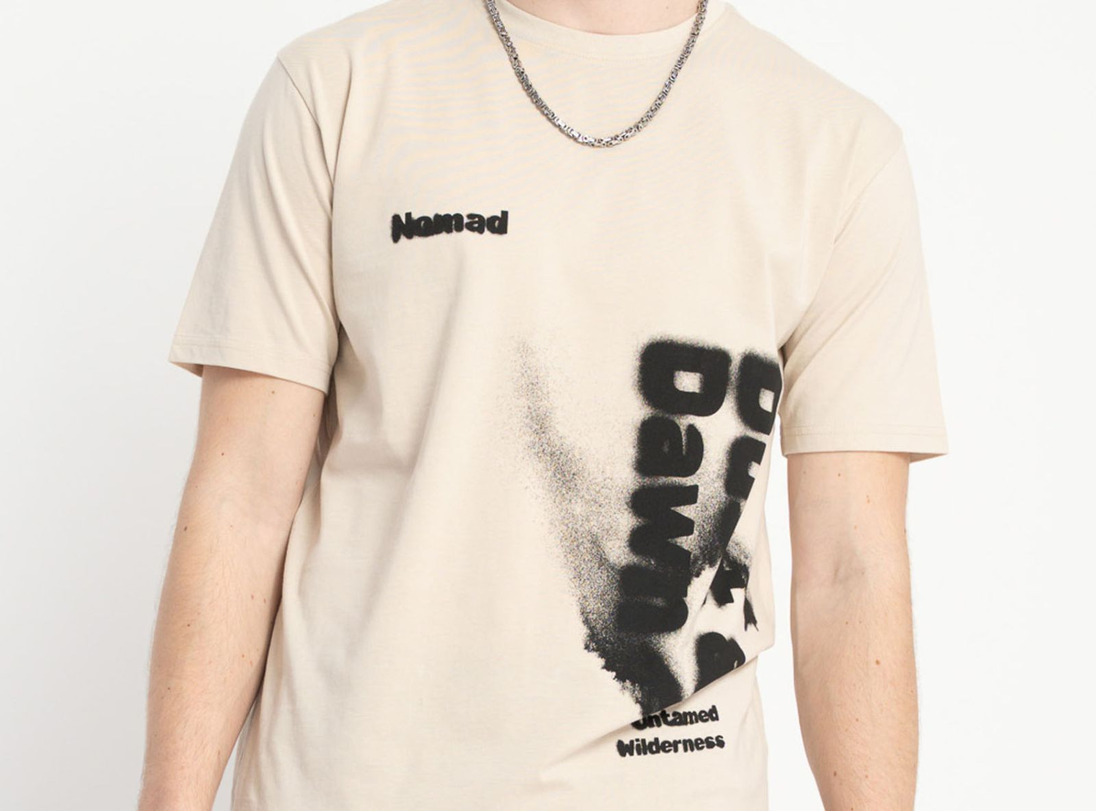 Beżowy t-shirt z autorską grafiką