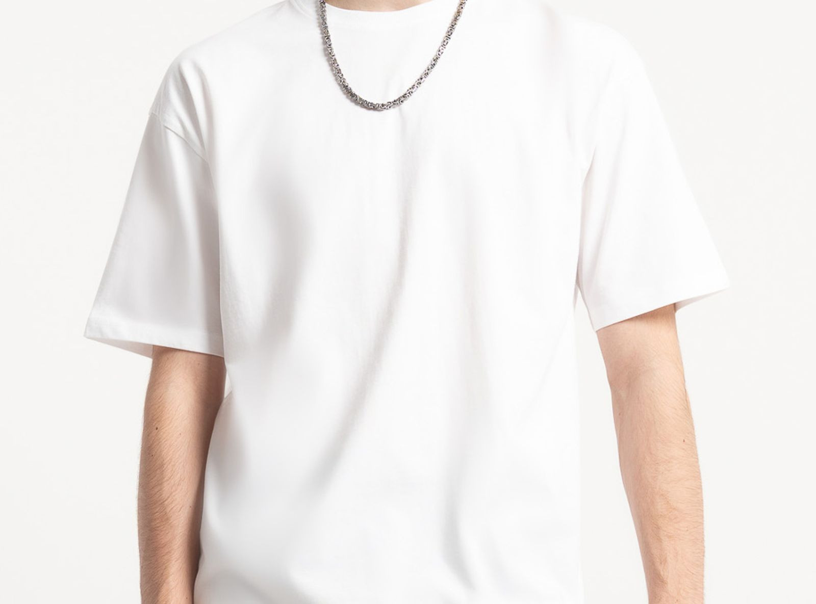 Biały luźny t-shirt bez nadruków