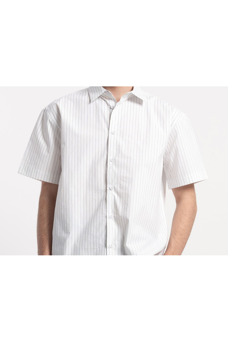 Biała koszula w niebieski prążek o kroju BOXY z krótkim rękawem, biały