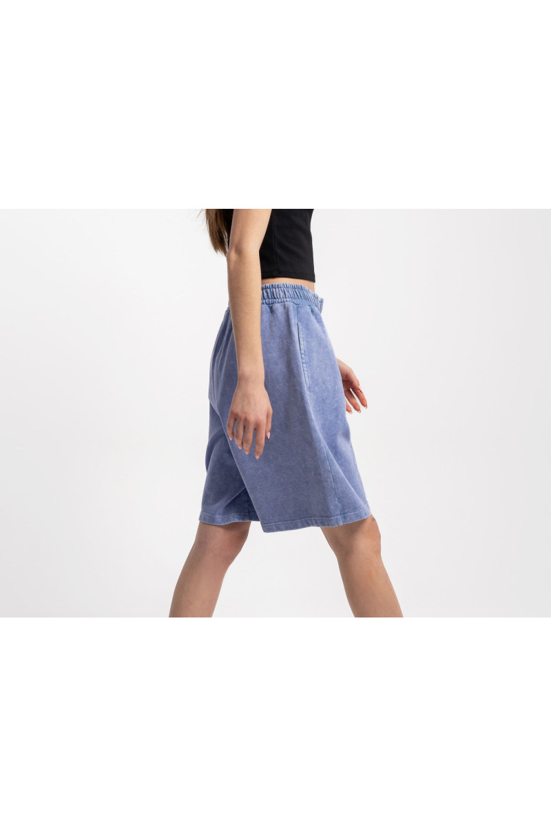 Fioletowe krótkie spodenki z efektem sprania, fioletowy