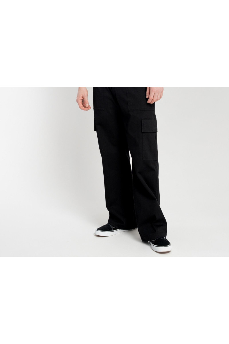 Czarne spodnie materiałowe typu cargo z kieszeniami na nogawkach, czarny