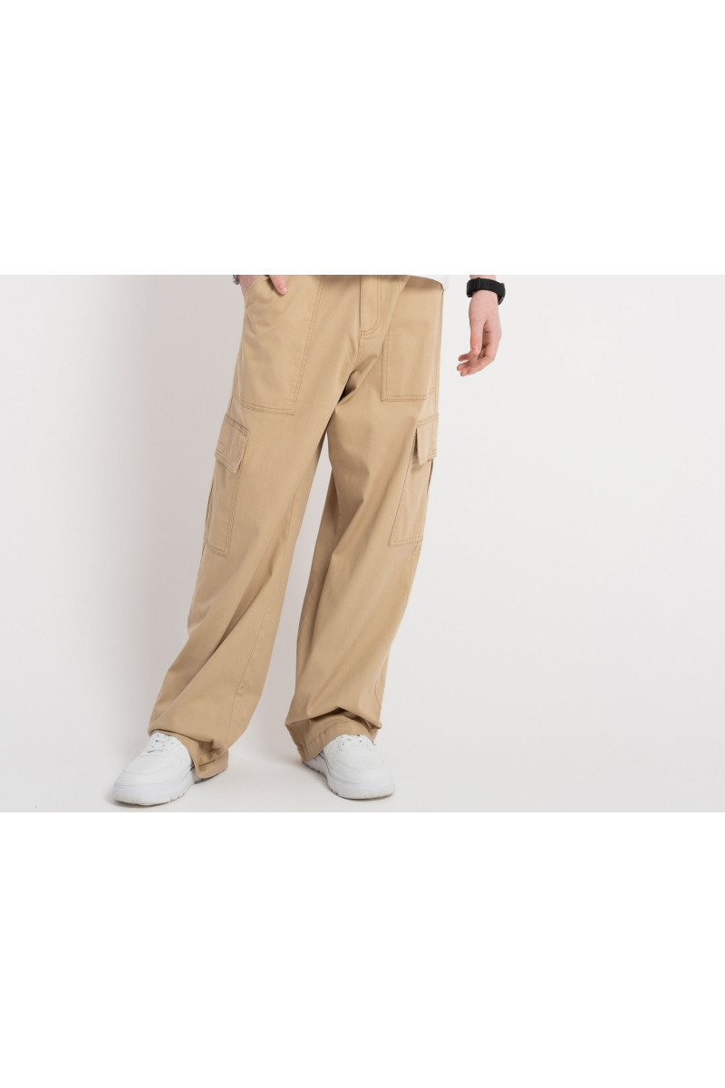 Beżowe spodnie materiałowe typu cargo z kieszeniami na nogawkach, beżowy