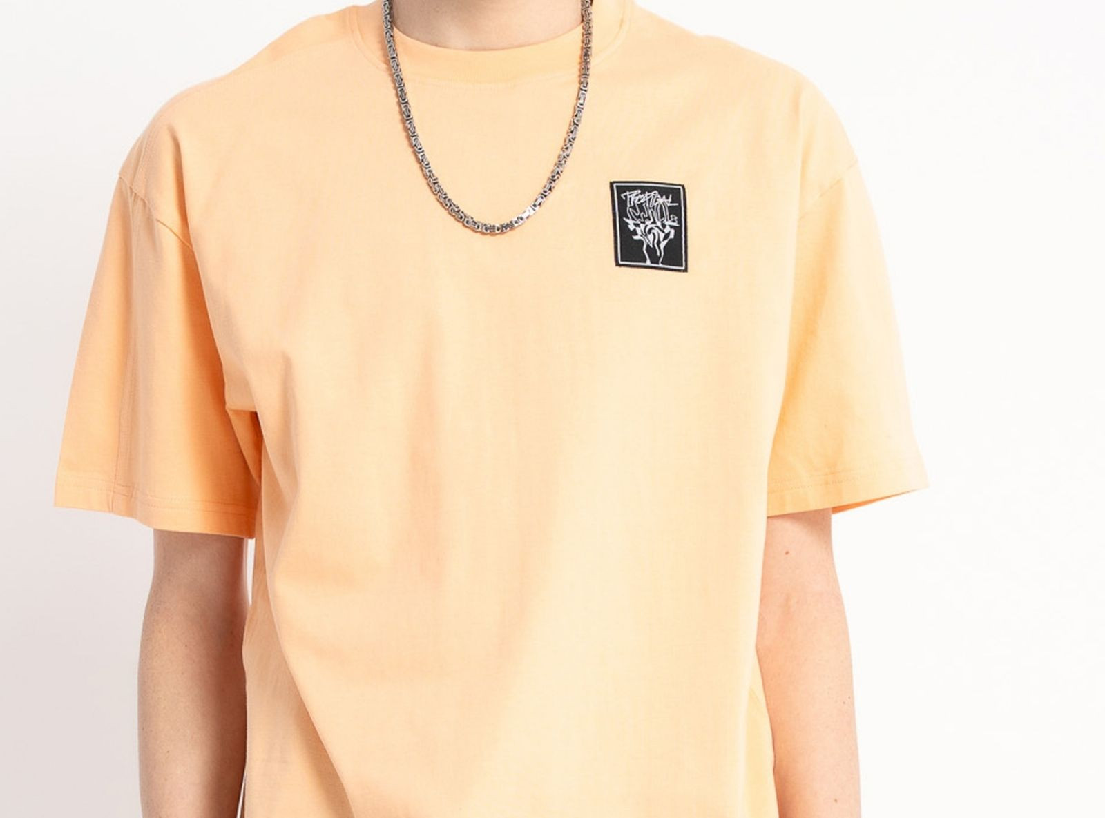 Pomarańczowy t-shirt z autorską grafiką z tyłu