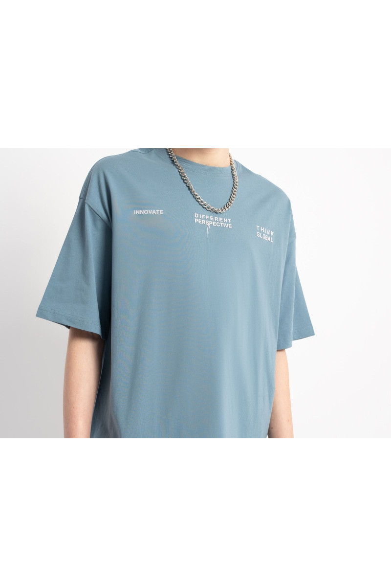 Niebieski t-shirt BOXY z minimalistyczną grafiką z przodu, niebieski