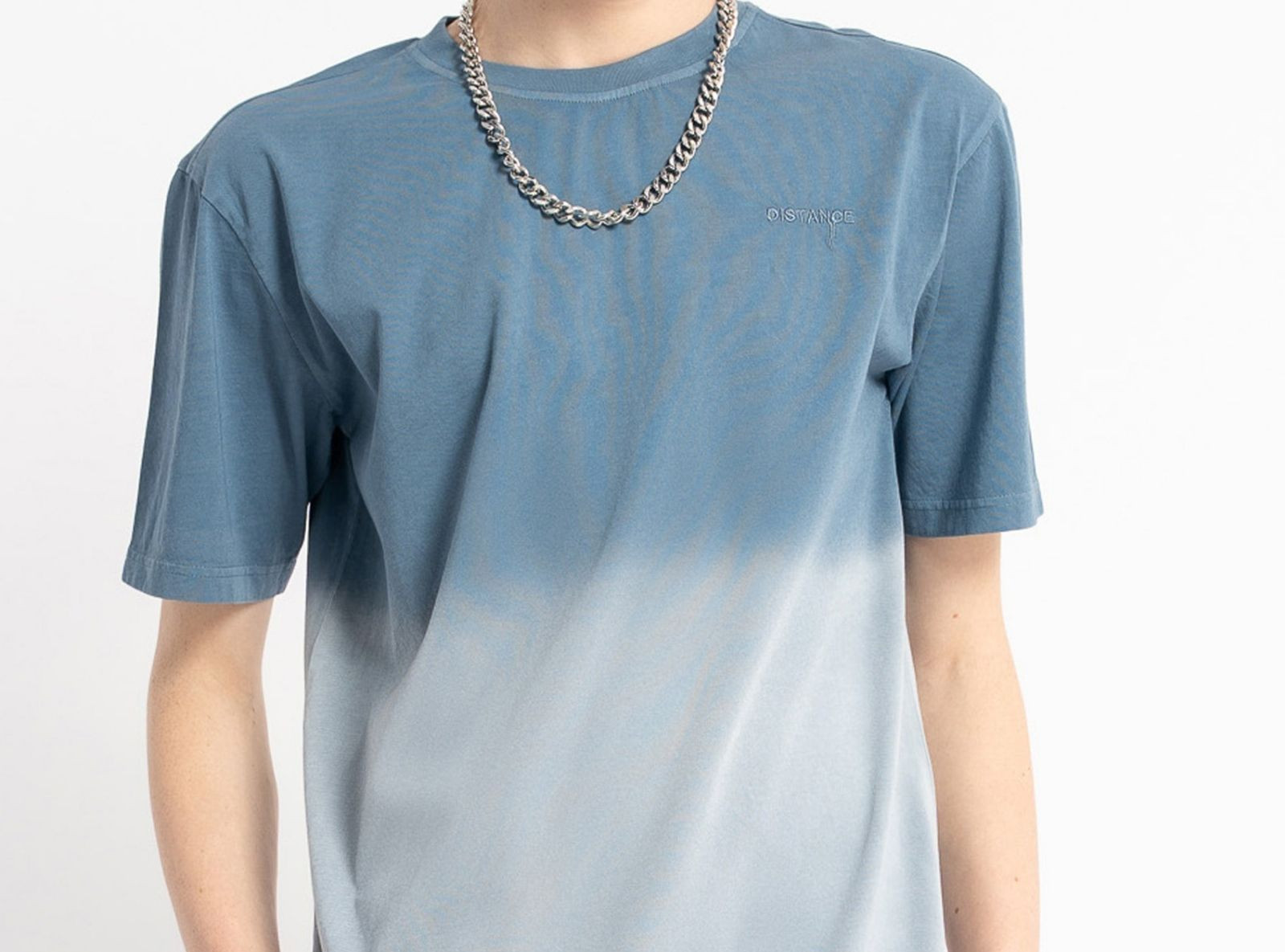 Niebieski t-shirt z efektem ombre