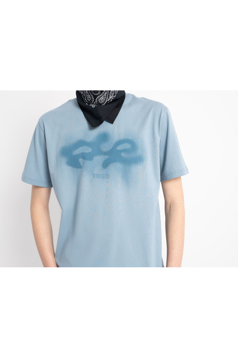 Niebieski t-shirt z autorską grafiką z przodu, niebieski