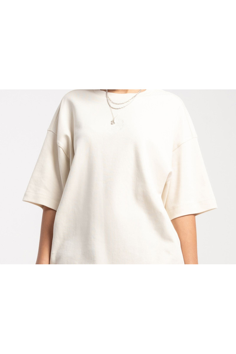 Kremowy t-shirt OVERSIZE z minimalistycznym haftem z przodu, kremowy