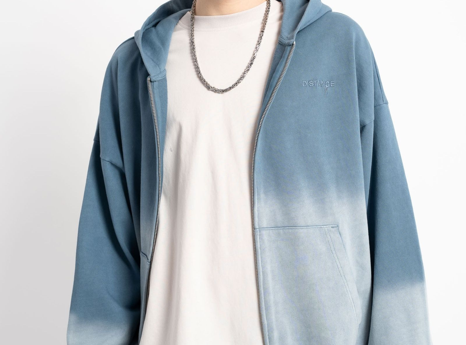 Niebieska bluza z kapturem z efektem ombre