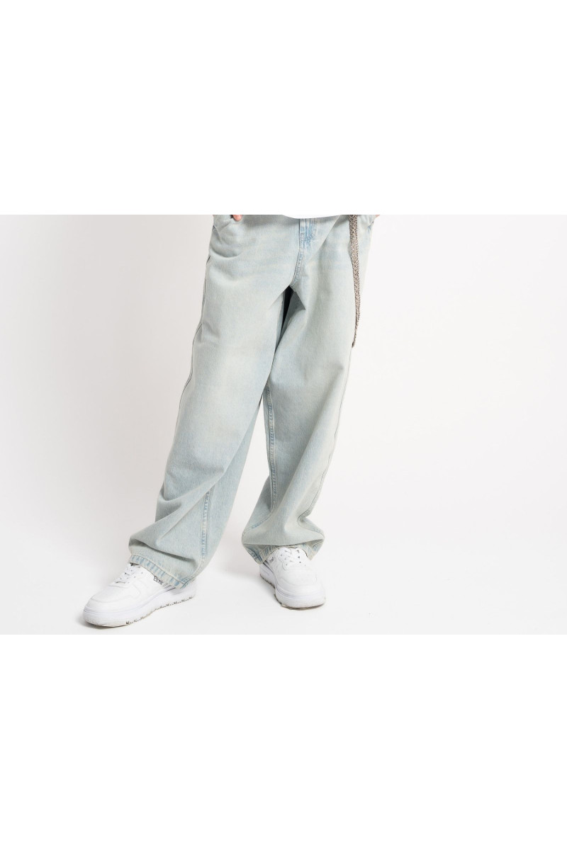 Jasnoniebieskie spodnie jeansowe o kroju BAGGY