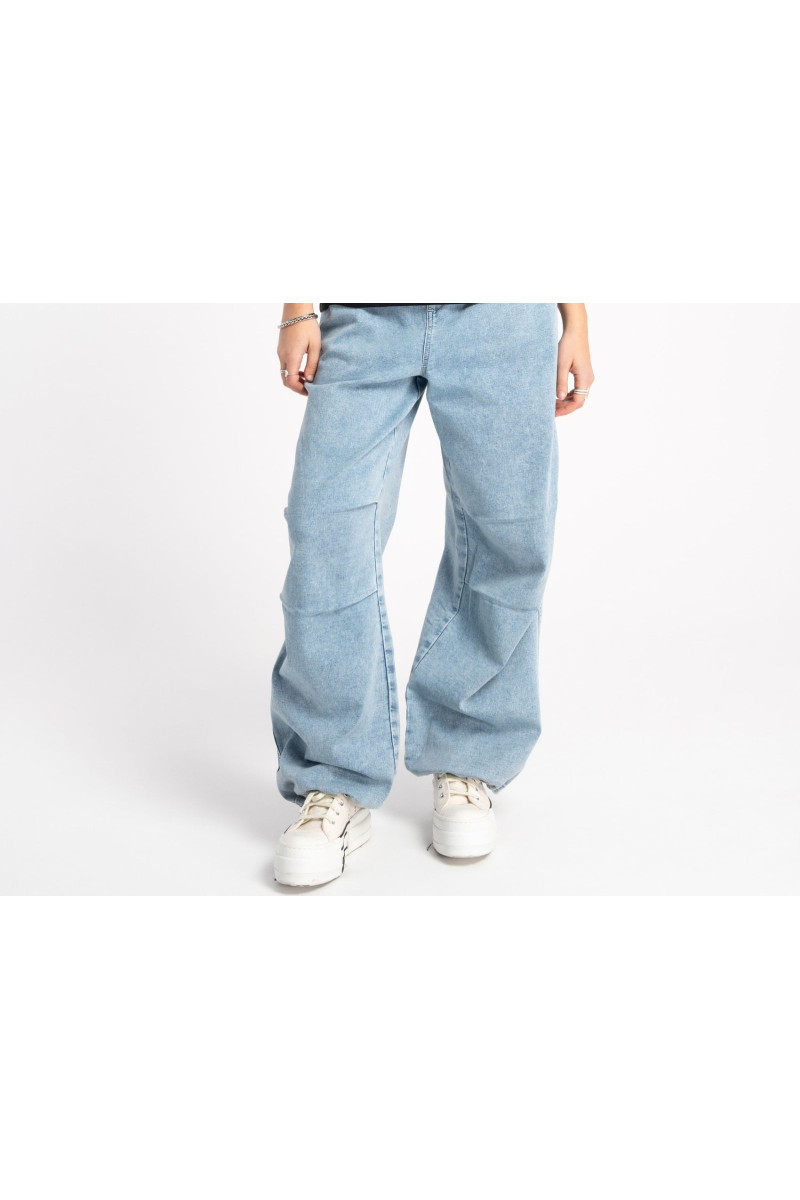 Niebieskie spodnie jeansowe typu PARACHUTE z zaszewkami na kolanach, niebieski