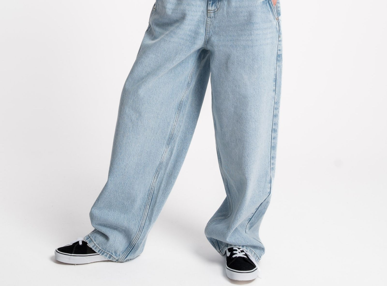 Jasnoniebieskie jeansy BALLOON