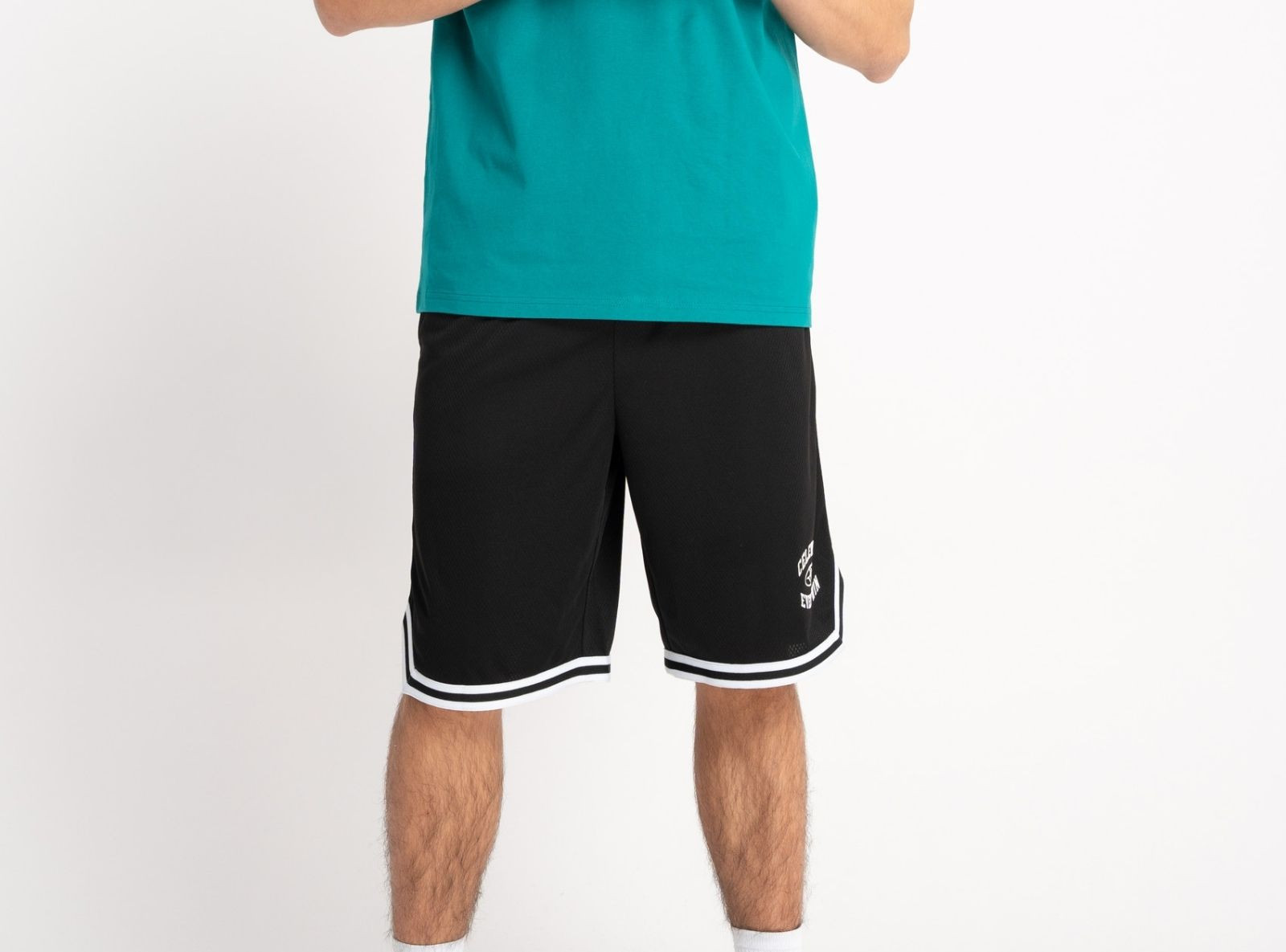 Czarne krótkie spodenki z kontrastową lamówką