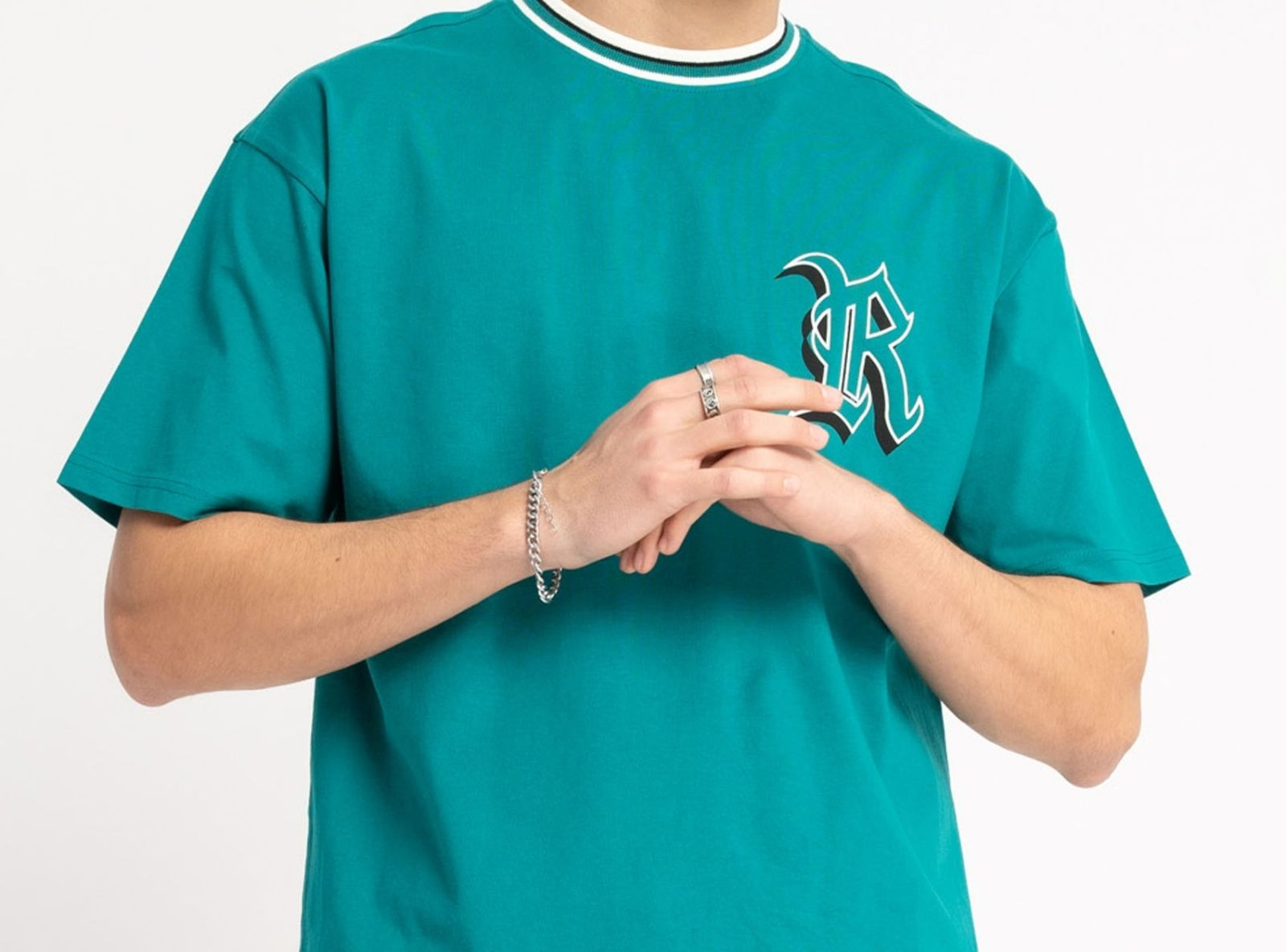 T-shirt w kolorze morskim z grafiką na piersi T-shirt w kolorze morskim z grafiką na piersi