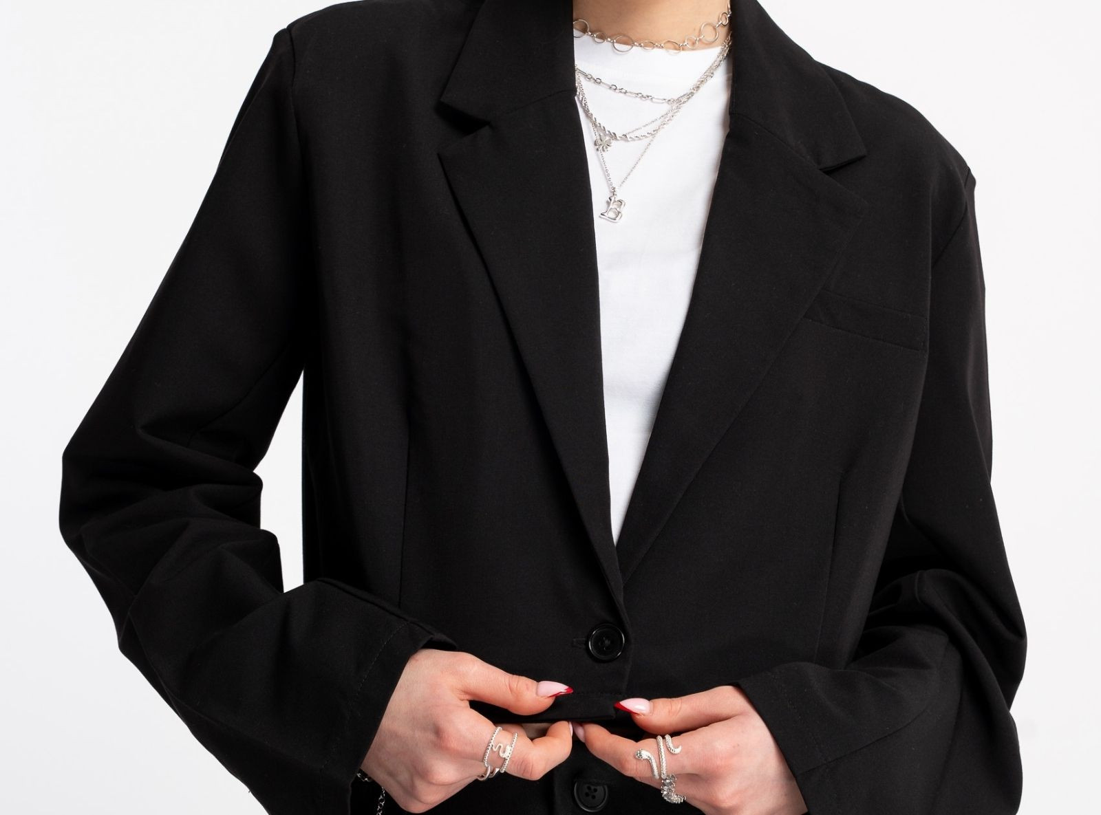 Czarny elegancki krótki żakiet