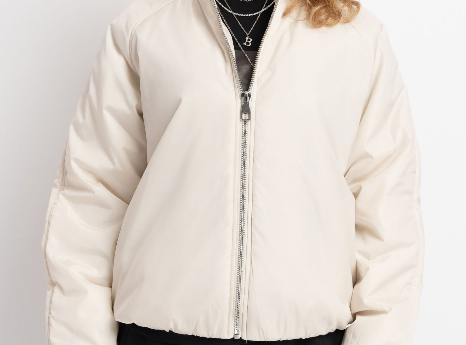 Kremowa  kurtka typu bomberka lekko ocieplana