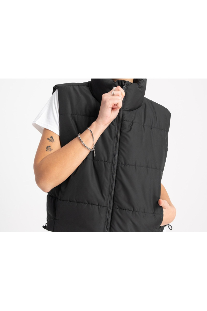 Czarny pikowany bezrękawnik na wysokiej stójce, czarny